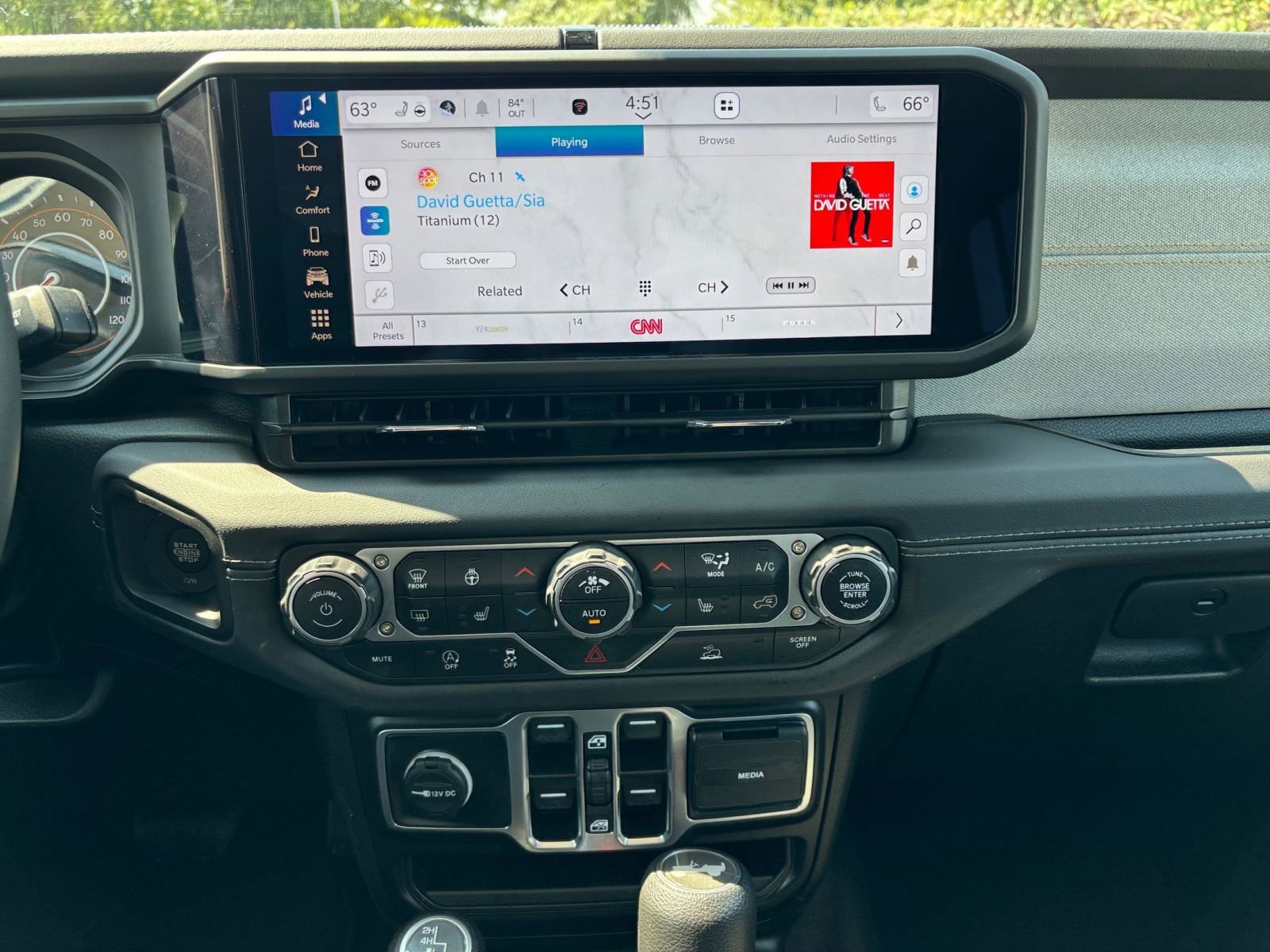 Used 2025 Jeep Wrangler Sahara image 18