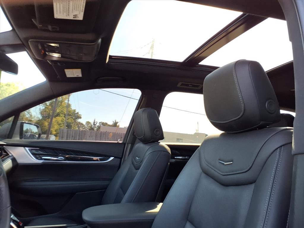 Used 2025 Cadillac XT6 Premium Luxury image 22