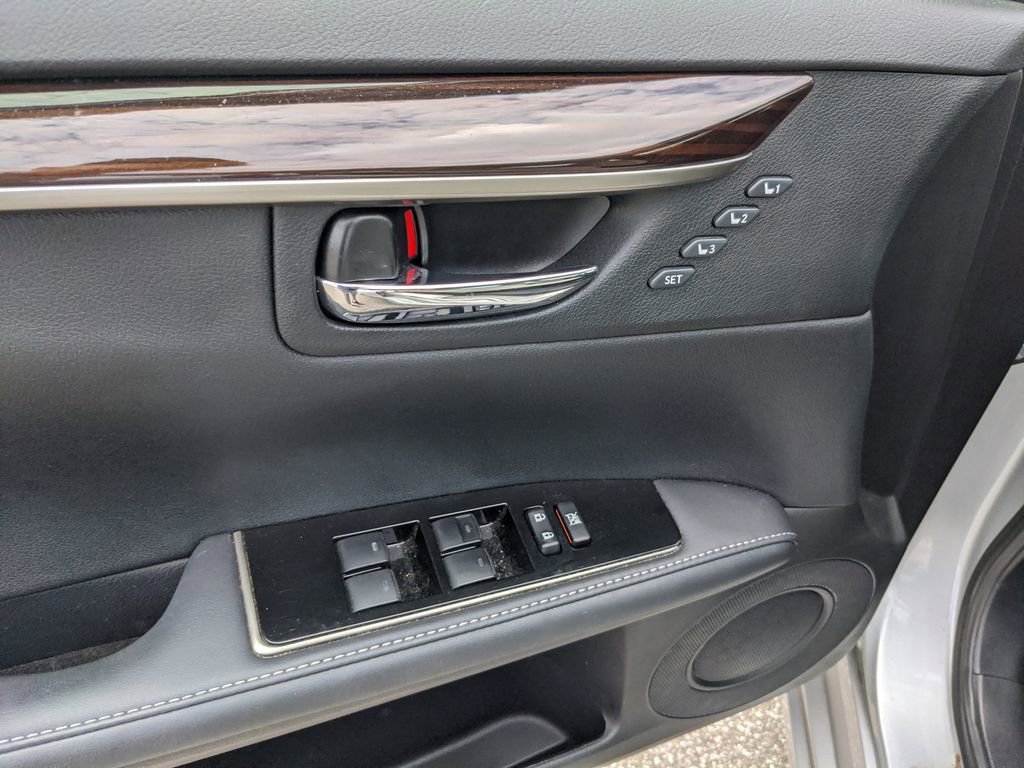 Used 2017 Lexus ES 350 w/ Premium Package image 18
