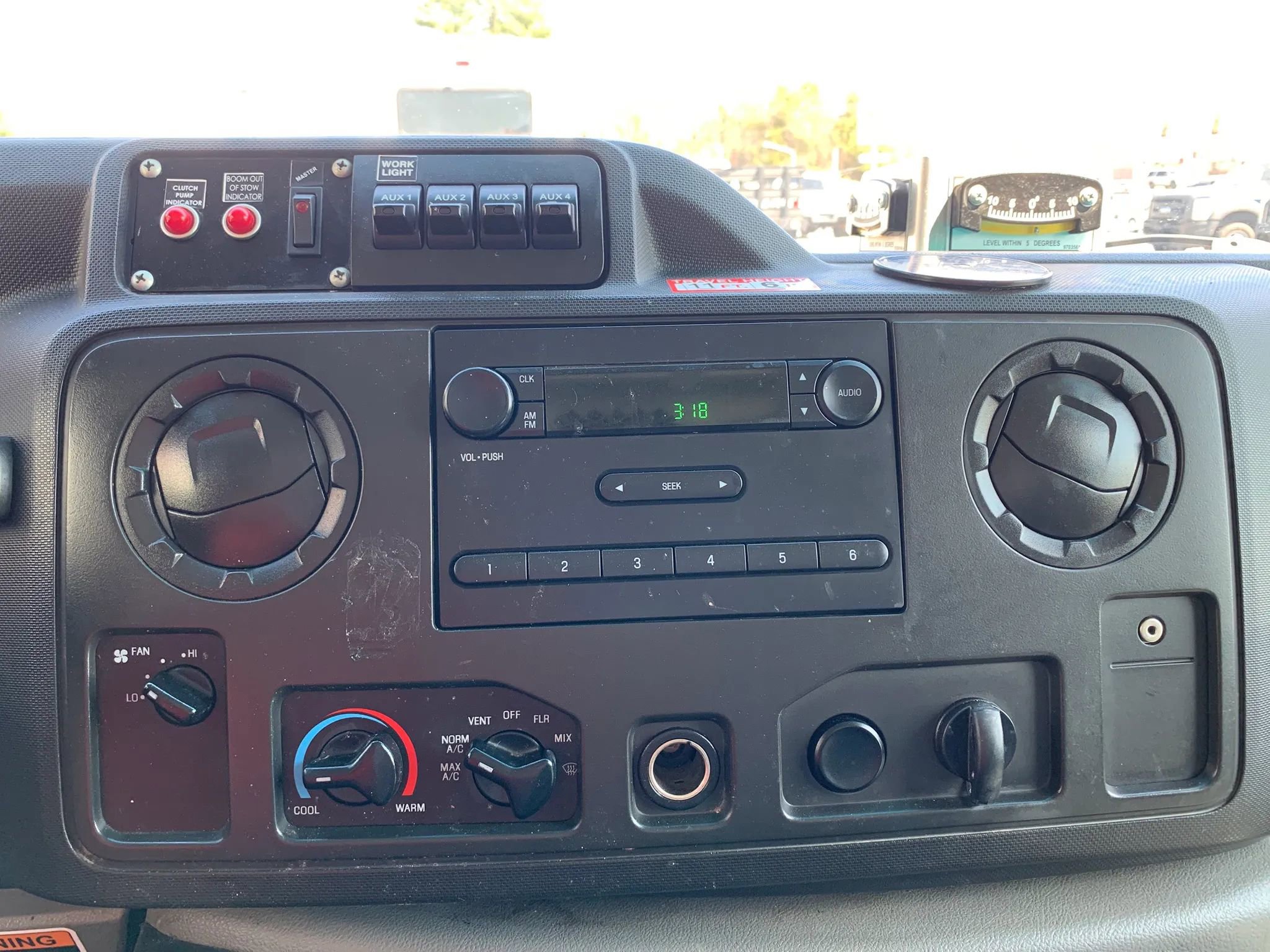 Used 2019 Ford E-350 and Econoline 350 Super Duty RWD image 16