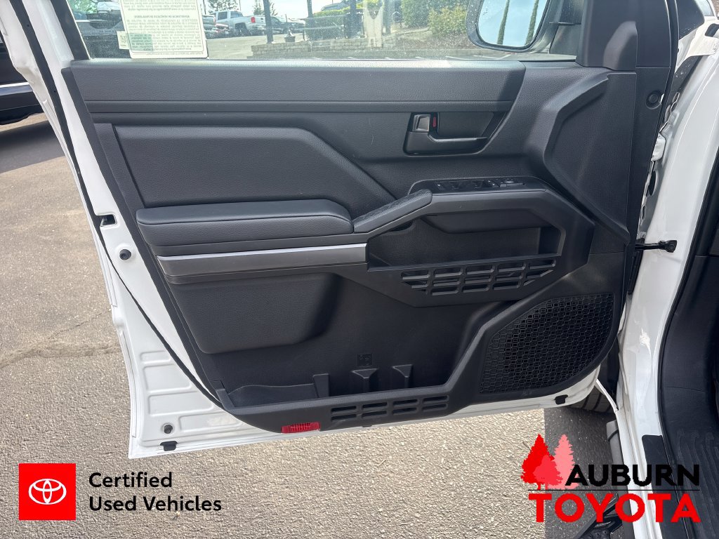Certified 2025 Toyota Tacoma SR5 AWD/4WD image 10
