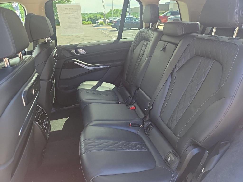 Used 2023 BMW X7 xDrive40i AWD/4WD image 29