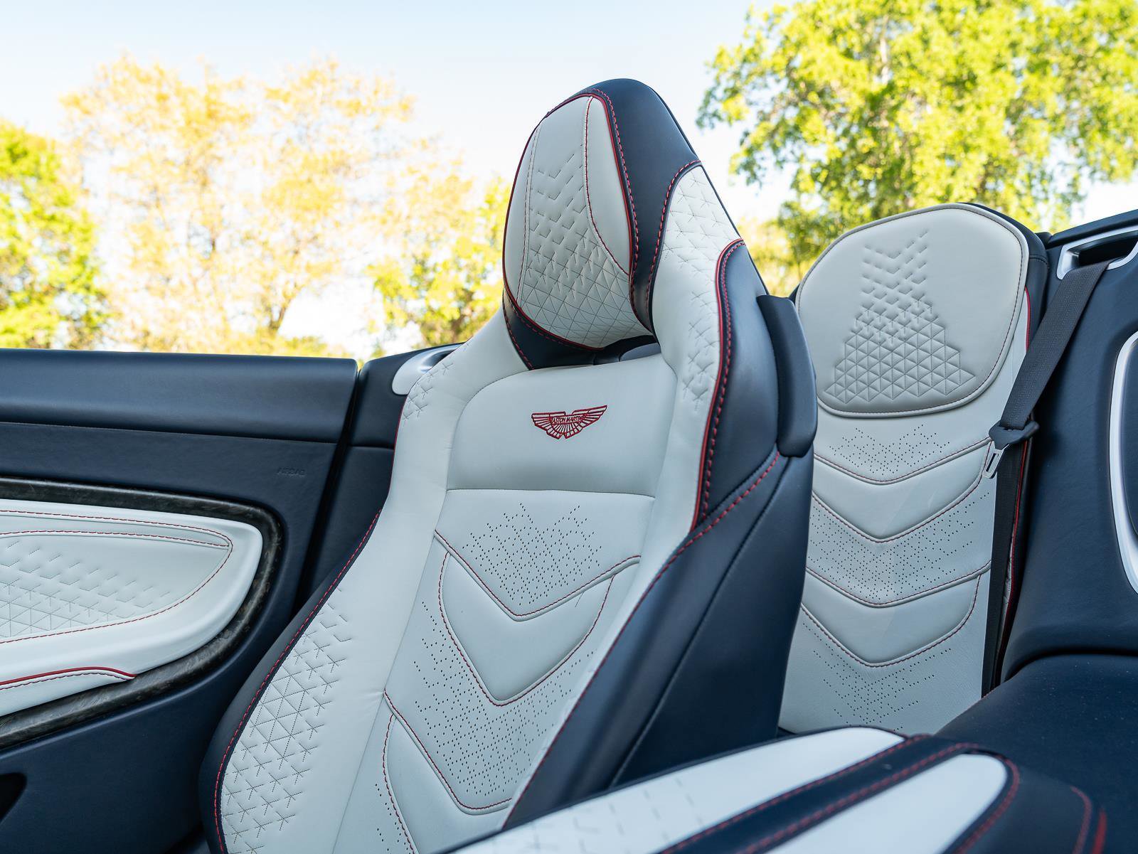 Used 2022 Aston Martin DBS Superleggera Volante image 16