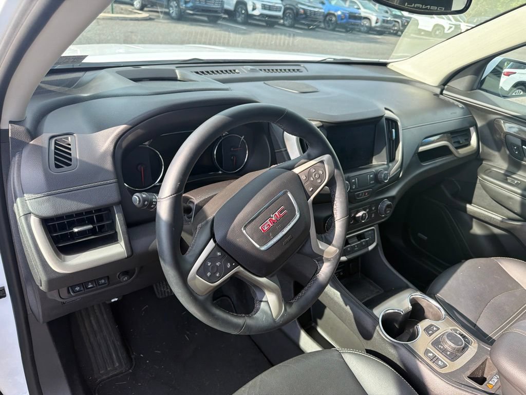 Used 2024 GMC Terrain Denali w/ Denali Premium Package AWD/4WD image 13