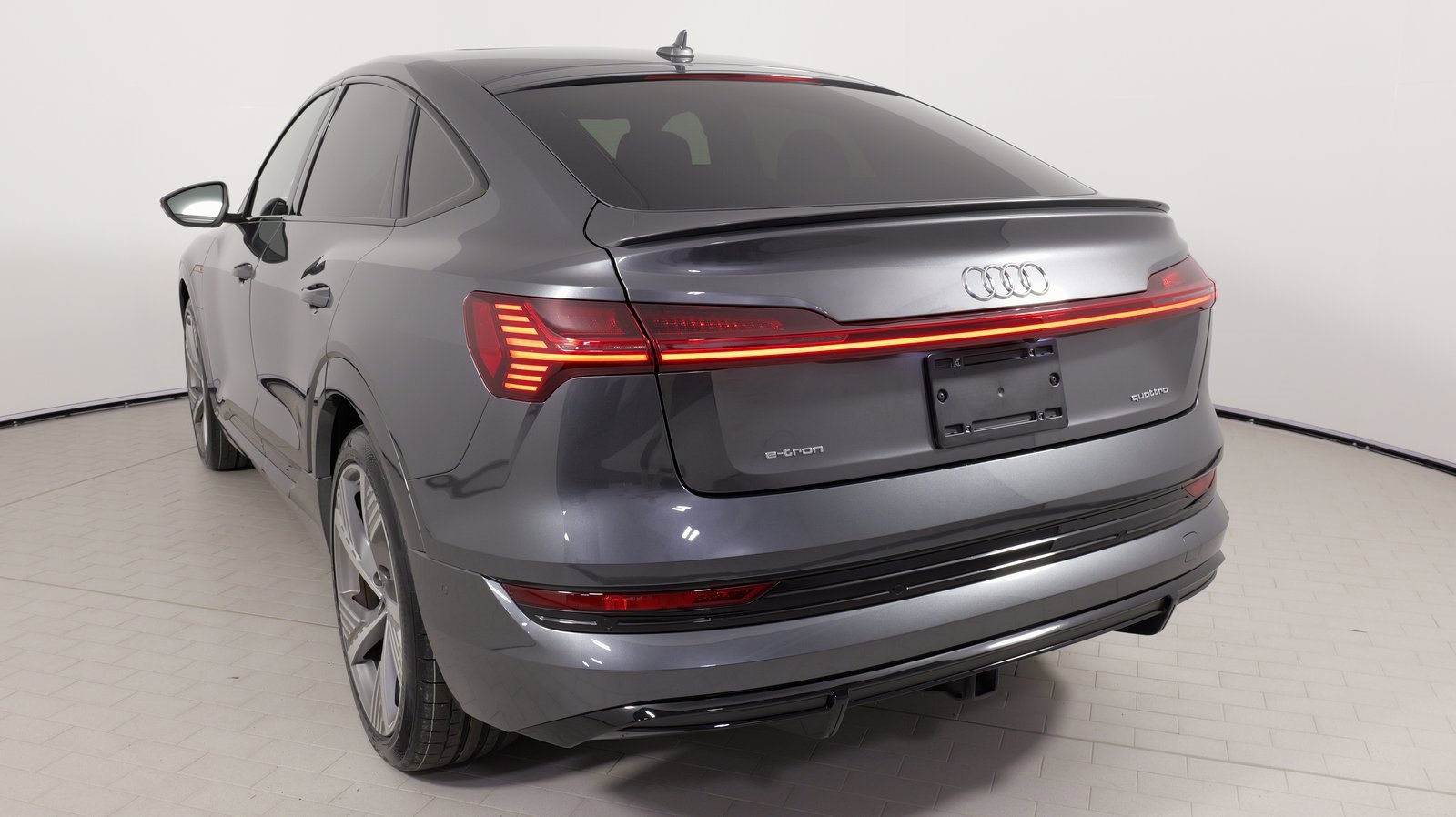 Used 2023 Audi e-tron Prestige w/ Prestige Package image 14