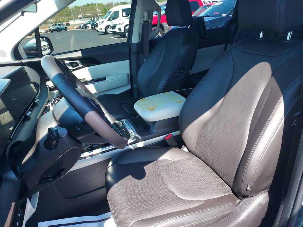 Certified 2024 Kia Carnival SX image 17