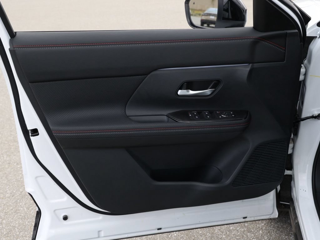 New 2026 Nissan Kicks SR FWD image 23