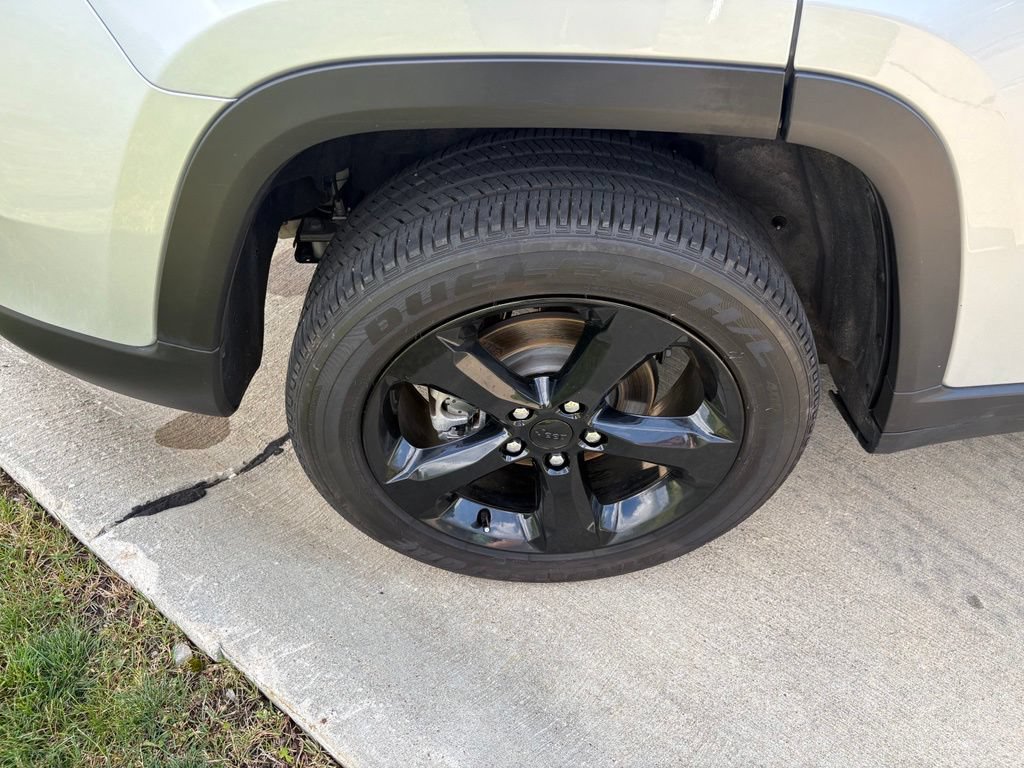Used 2024 Jeep Grand Cherokee Altitude AWD/4WD image 51