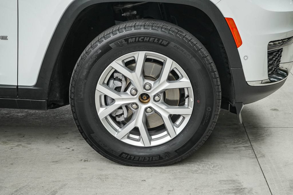 Used 2023 Jeep Grand Cherokee L Limited w/ Luxury Tech Group II AWD/4WD image 11