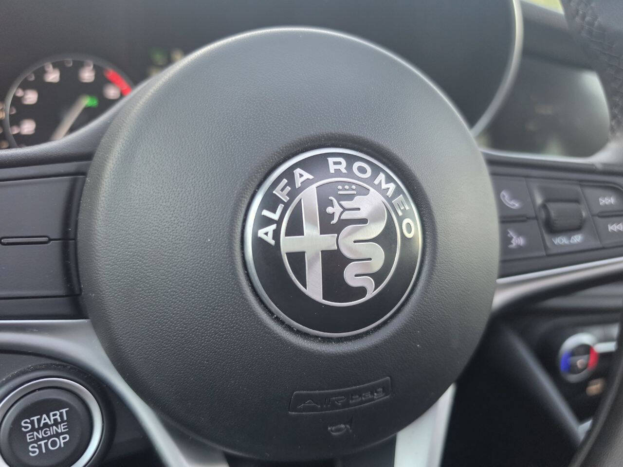 Used 2018 Alfa Romeo Giulia RWD image 35