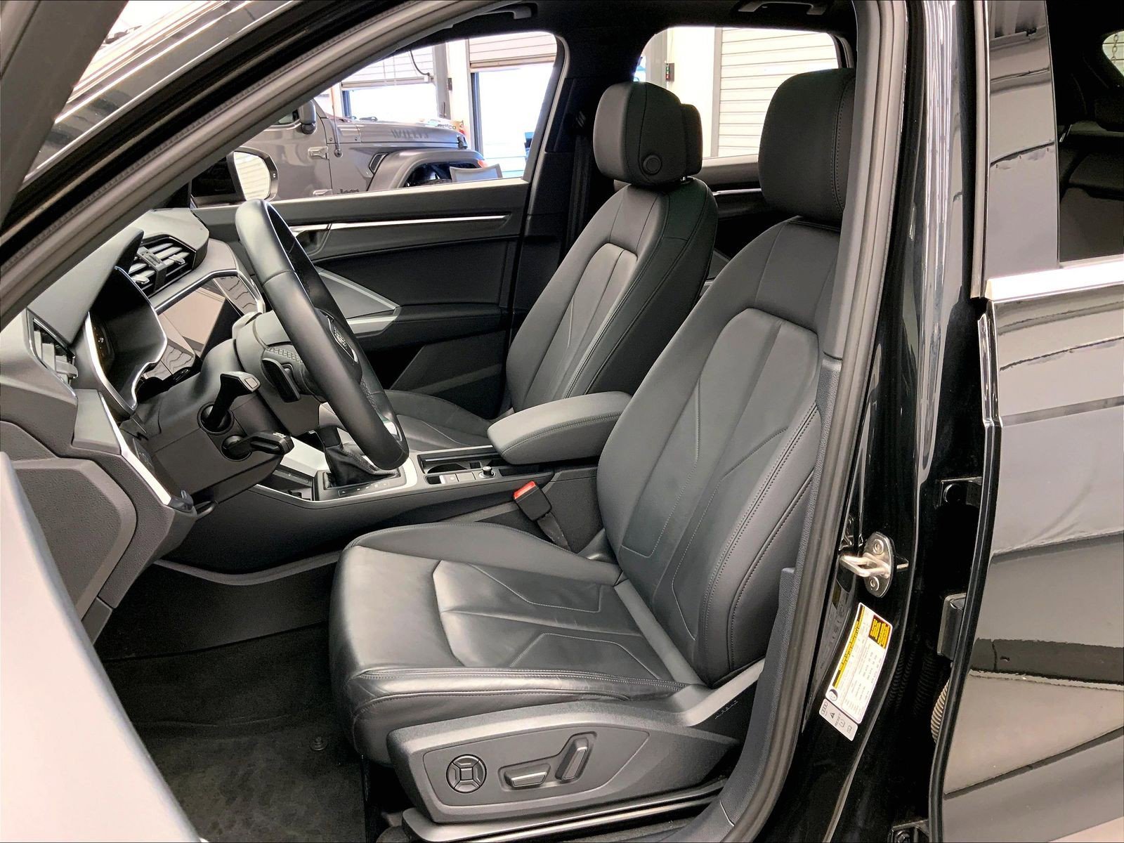 Certified 2023 Audi Q3 2.0T Premium Plus w/ Premium Plus Package AWD/4WD image 17