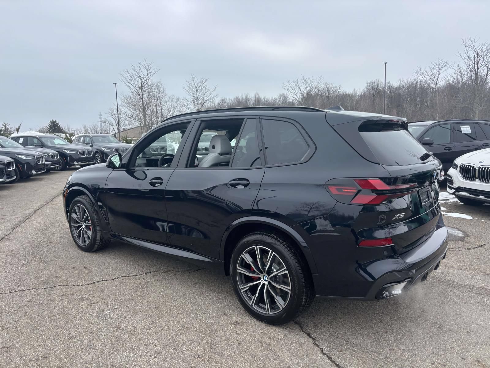 New 2026 BMW X5 xDrive40i w/ M Sport Package AWD/4WD image 5