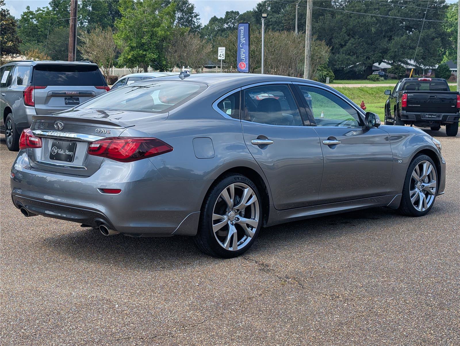 Used 2019 INFINITI Q70 Luxe w/ Sport Package RWD image 5