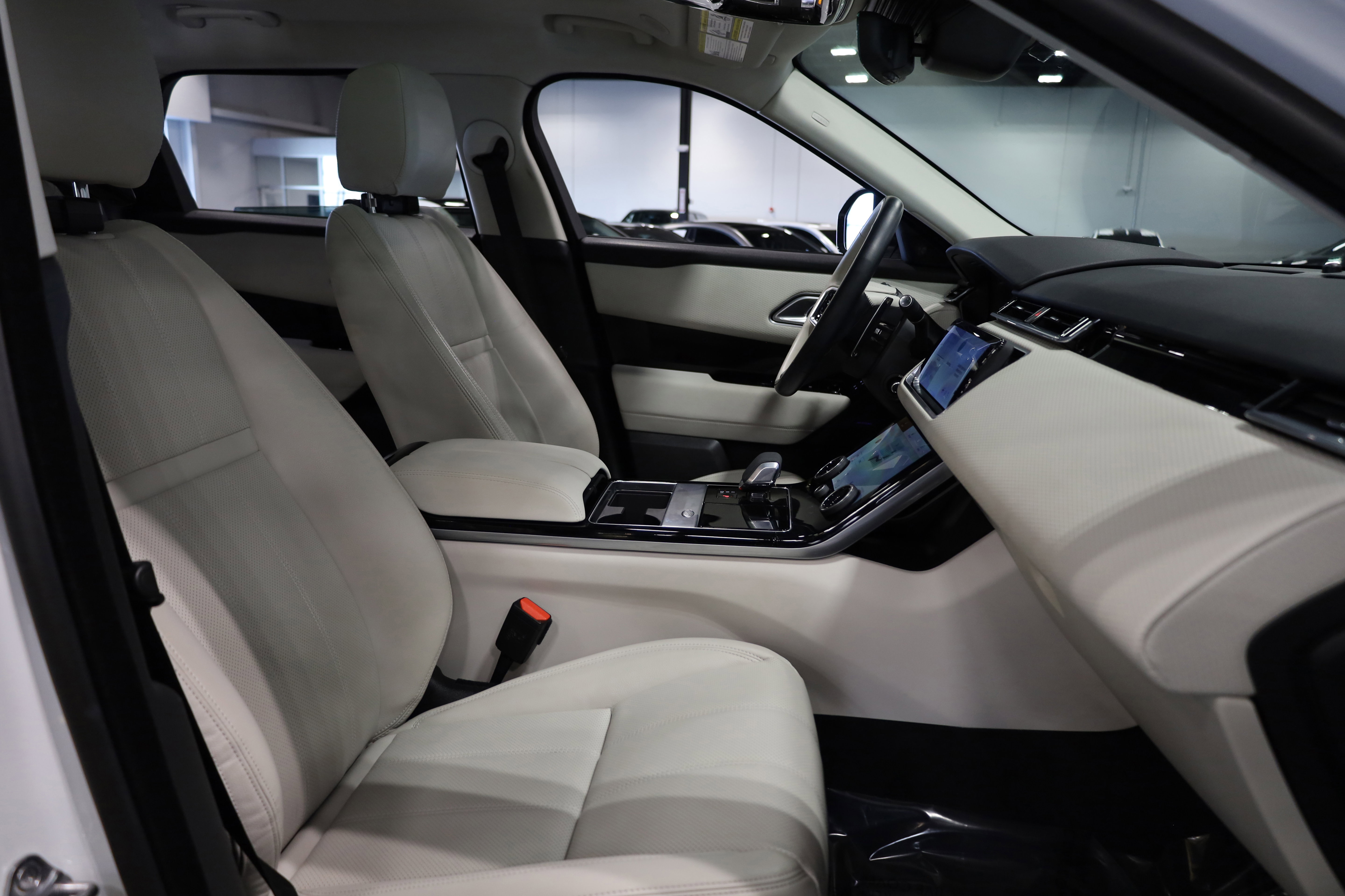 Used 2023 Land Rover Range Rover Velar R-Dynamic S image 41