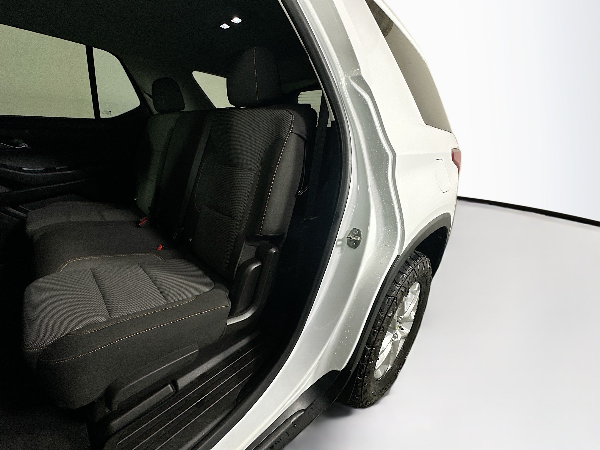Used 2021 Chevrolet Traverse LS FWD image 26