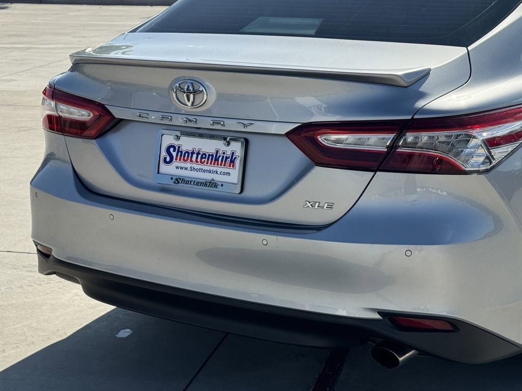 Used 2018 Toyota Camry XLE FWD image 6