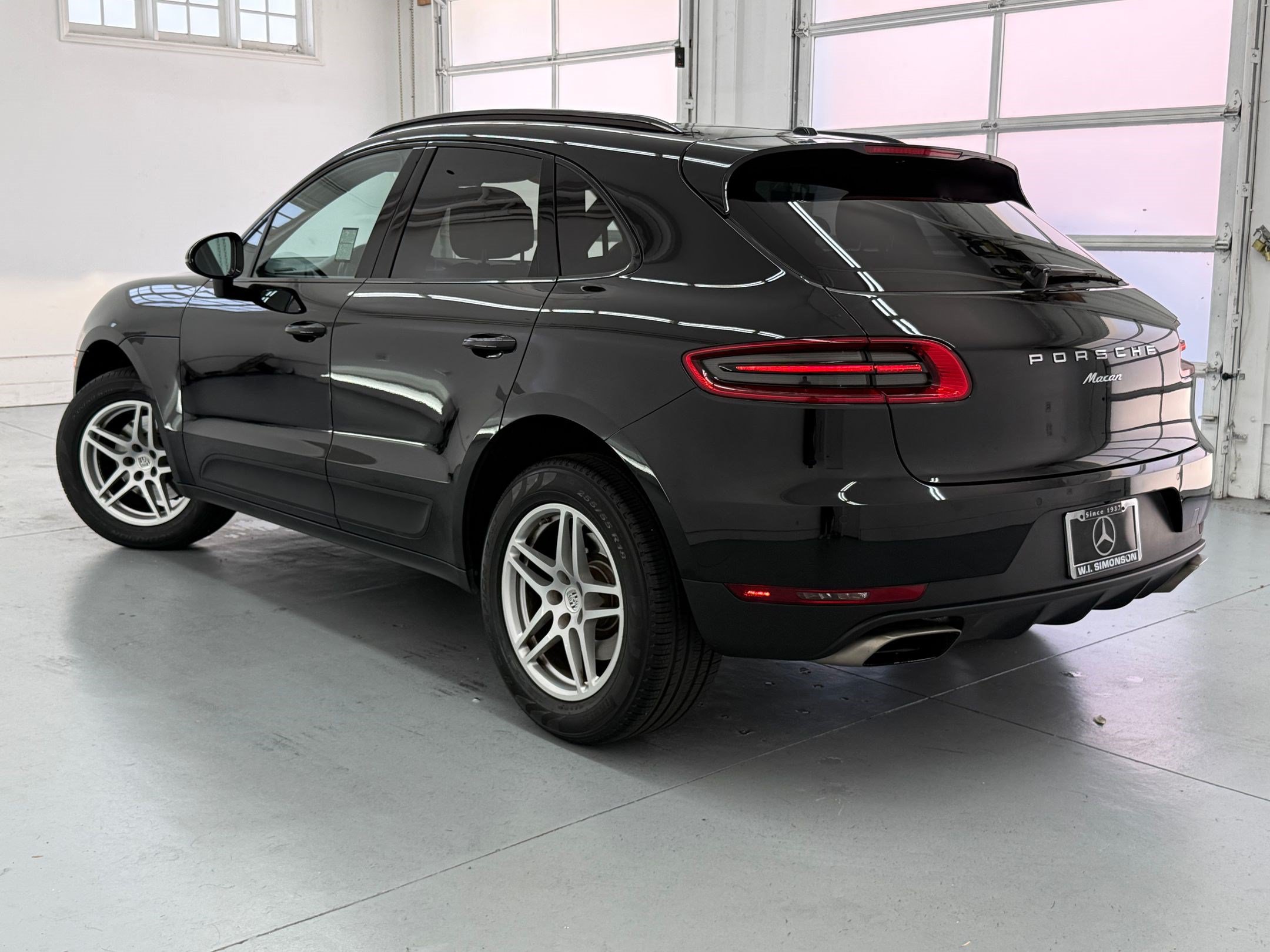 Used 2017 Porsche Macan AWD/4WD image 3
