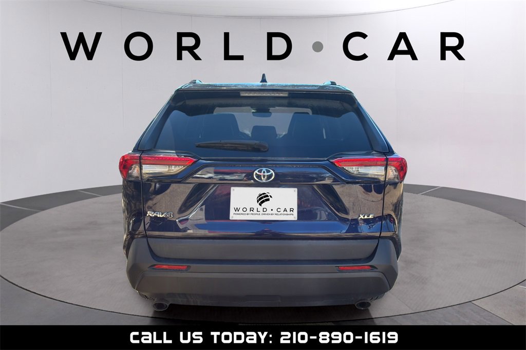 Used 2022 Toyota RAV4 XLE Premium image 14