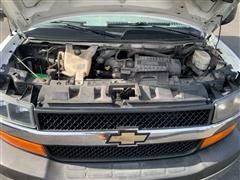 Used 2016 Chevrolet Express 3500 RWD image 32