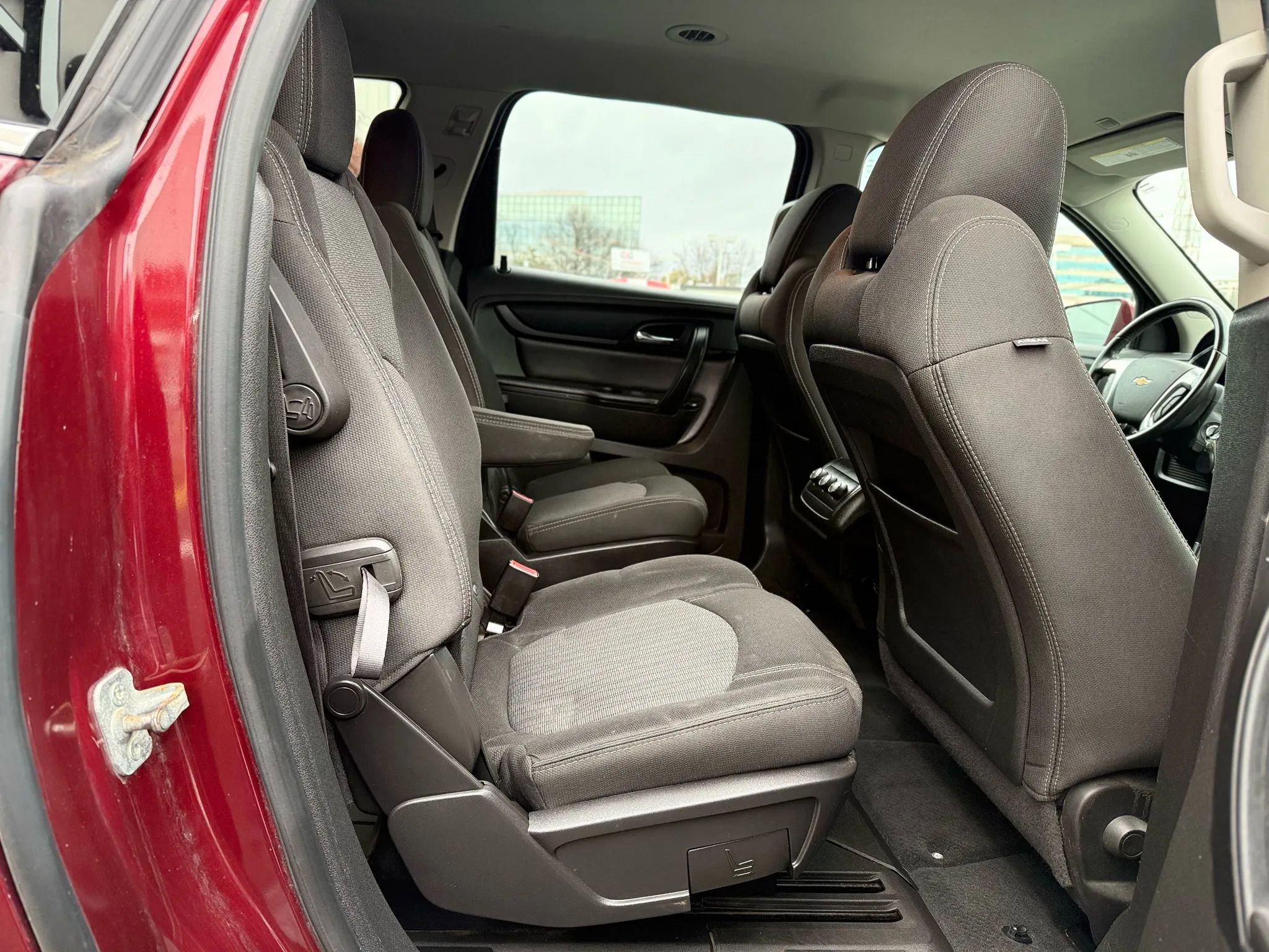 Used 2017 Chevrolet Traverse LT image 31