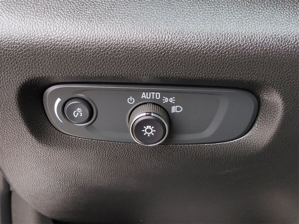 Used 2023 Chevrolet Traverse Premier w/ Redline Edition image 18