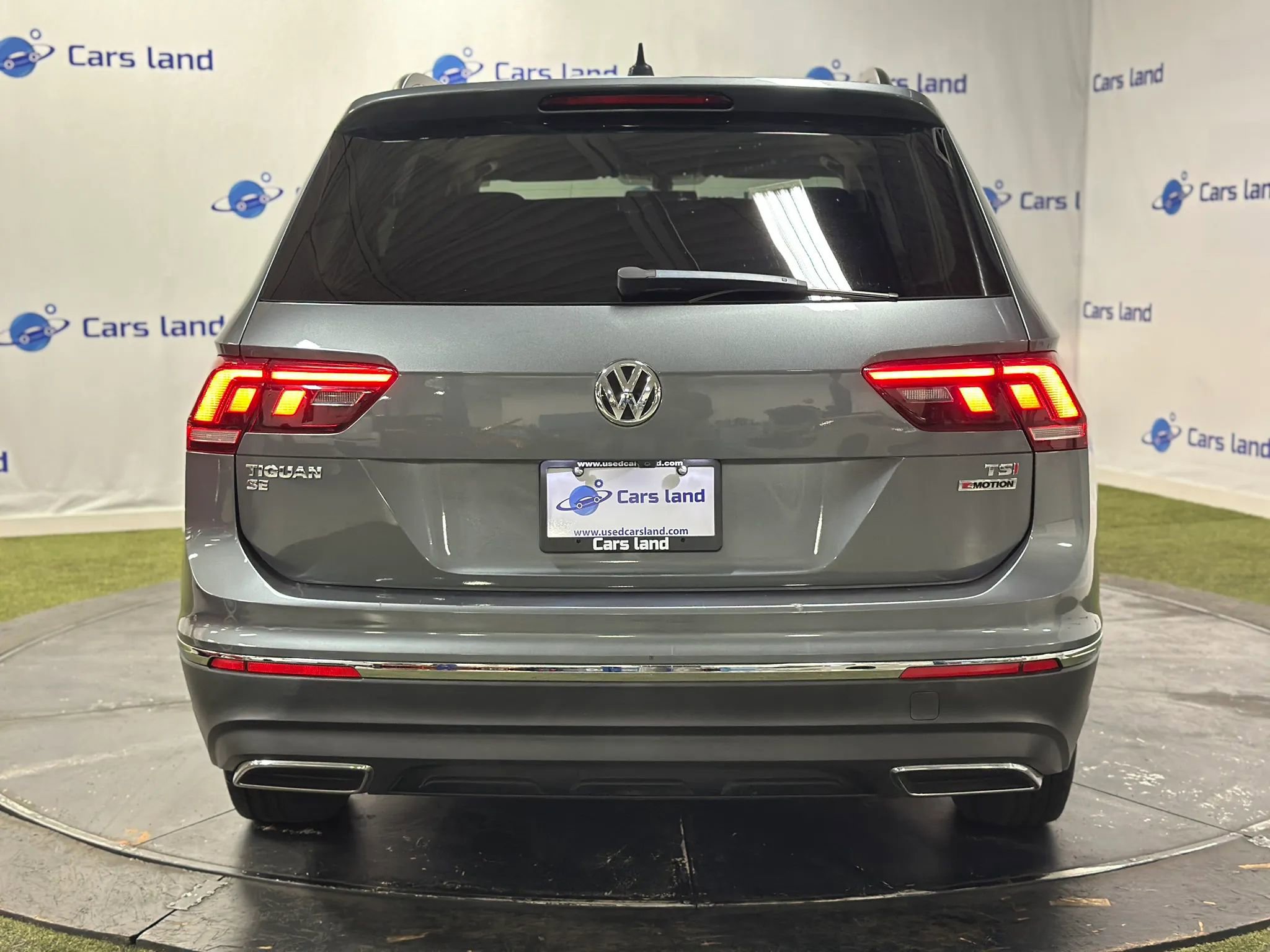 Used 2018 Volkswagen Tiguan SE AWD/4WD image 4