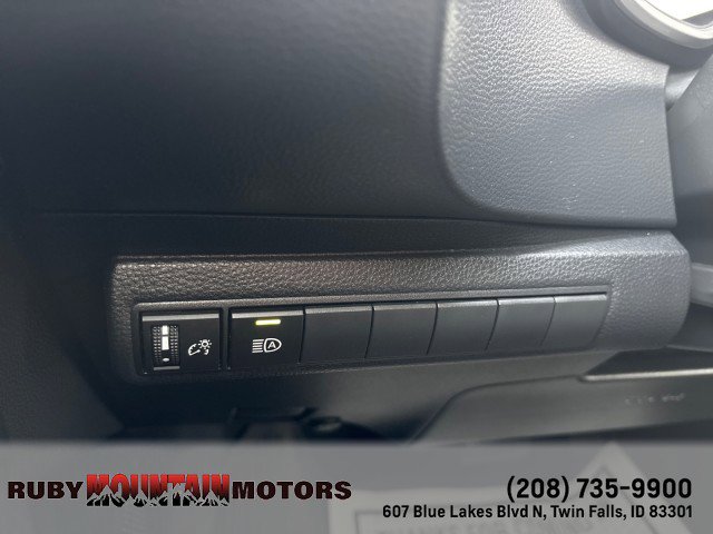 Used 2025 Toyota Corolla SE image 13