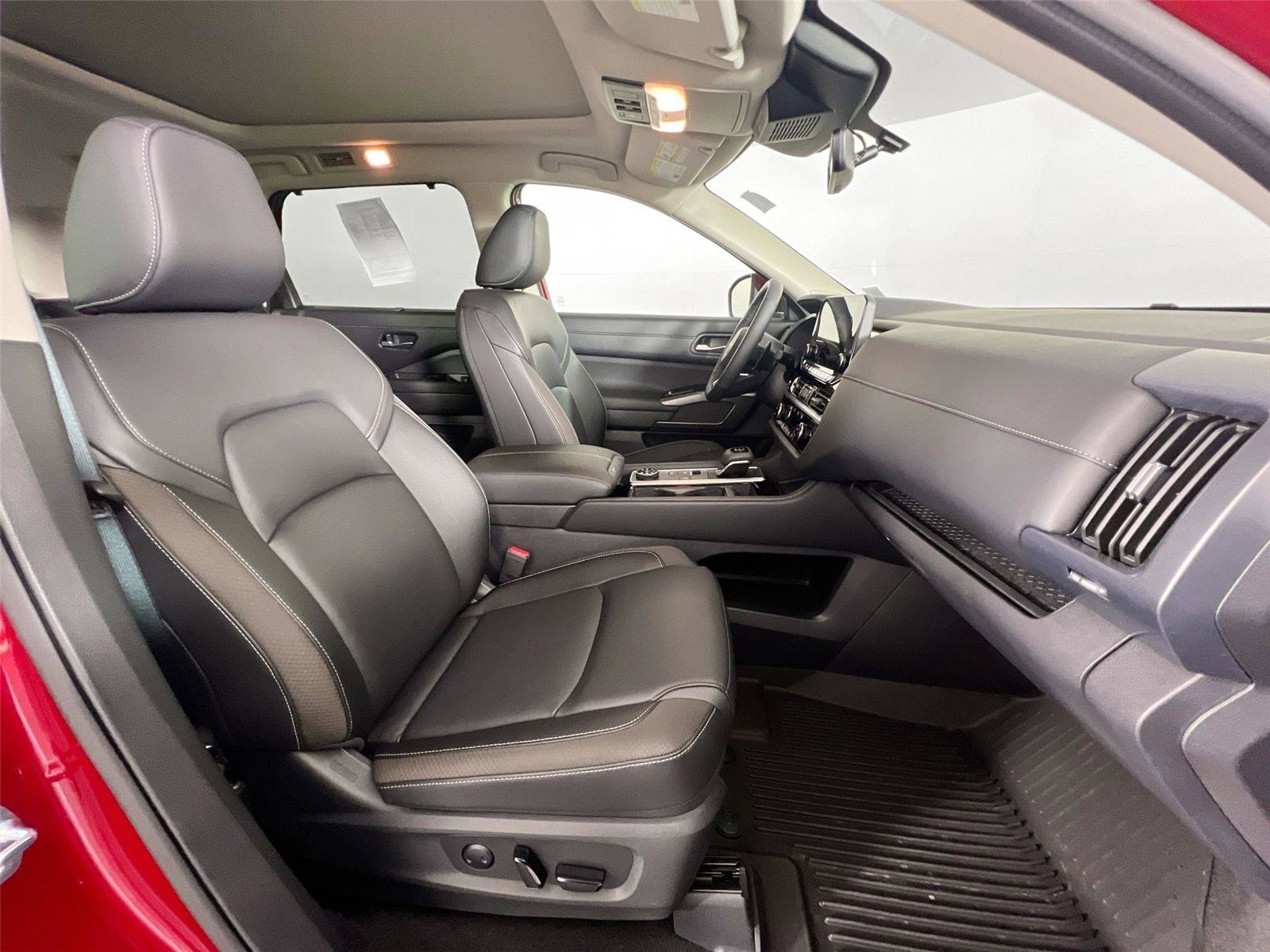 Used 2025 Nissan Pathfinder SL w/ SL Premium Package image 26