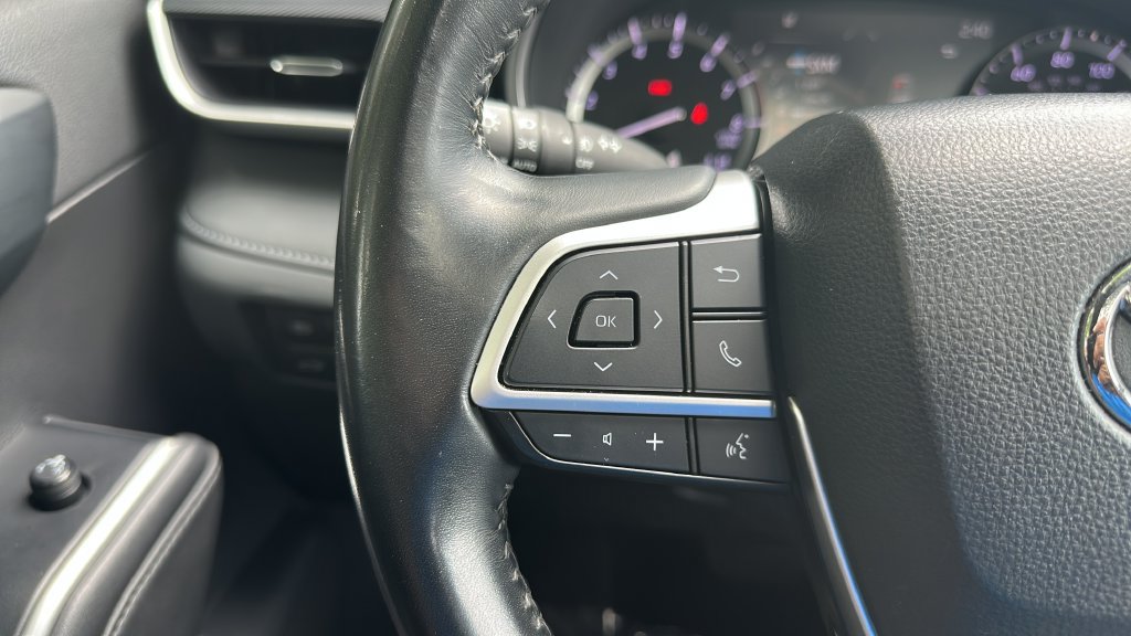 Used 2022 Toyota Highlander XSE FWD image 21
