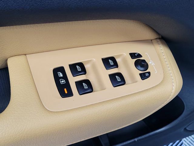 Used 2018 Volvo XC60 T6 Momentum w/ Convenience Package image 19