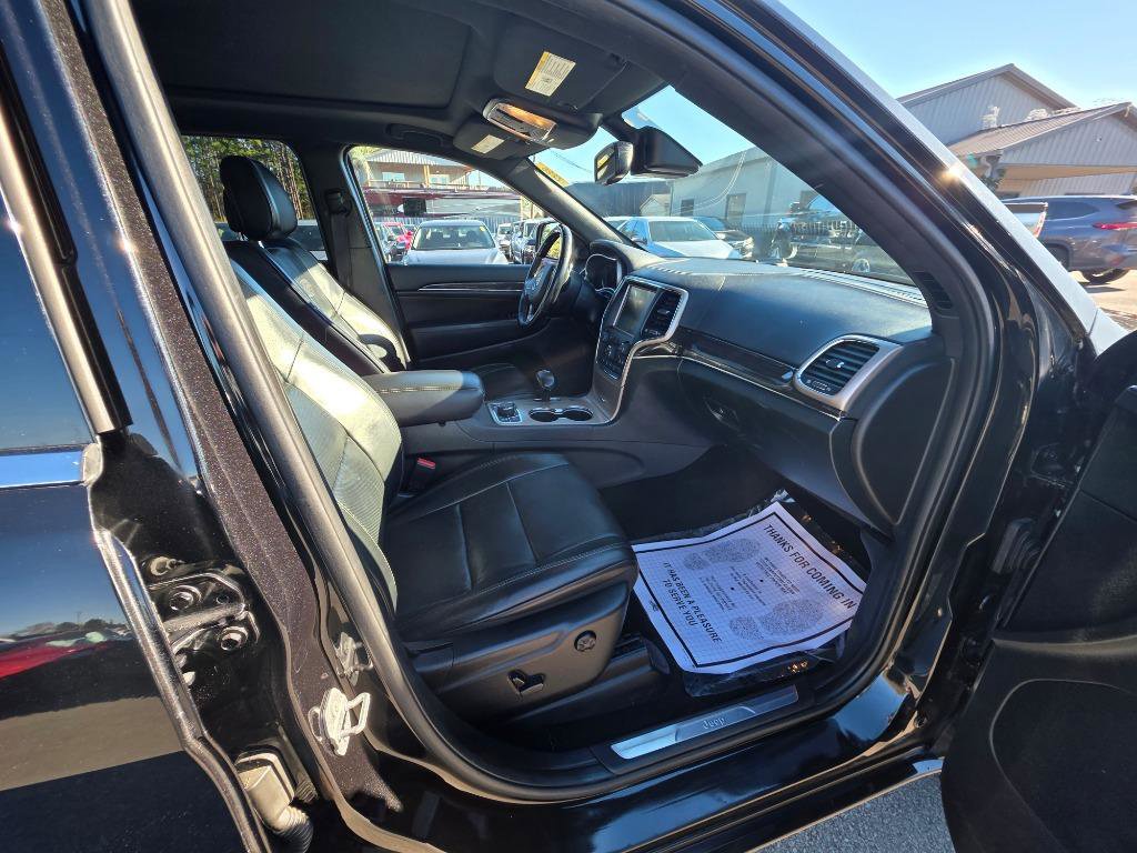 Used 2015 Jeep Grand Cherokee Overland w/ Advanced Technology Group image 9