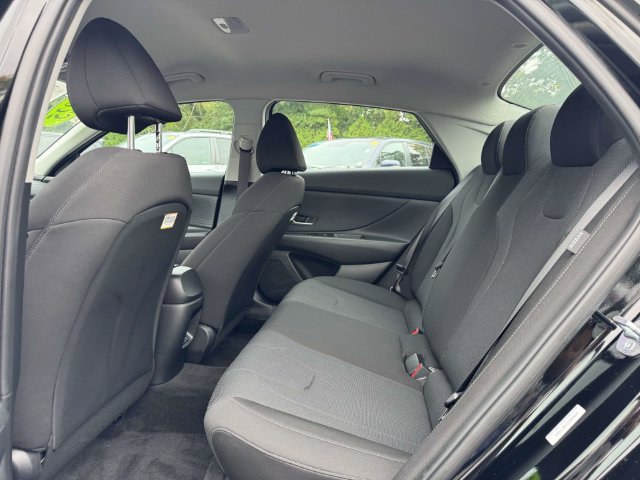 Used 2025 Hyundai Elantra SE FWD image 10