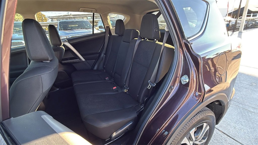 Used 2018 Toyota RAV4 LE image 15
