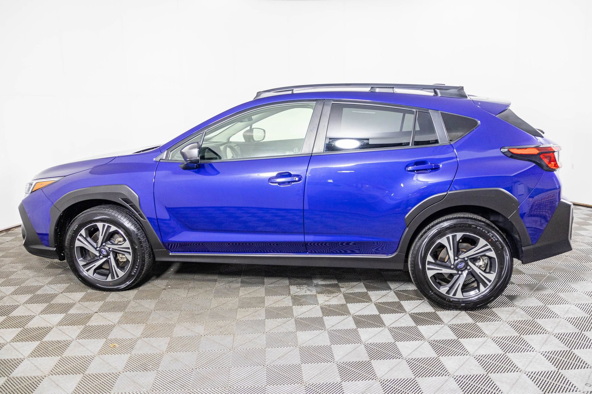 Used 2024 Subaru Crosstrek 2.0i Premium w/ Crosstrek Mirror Package image 14