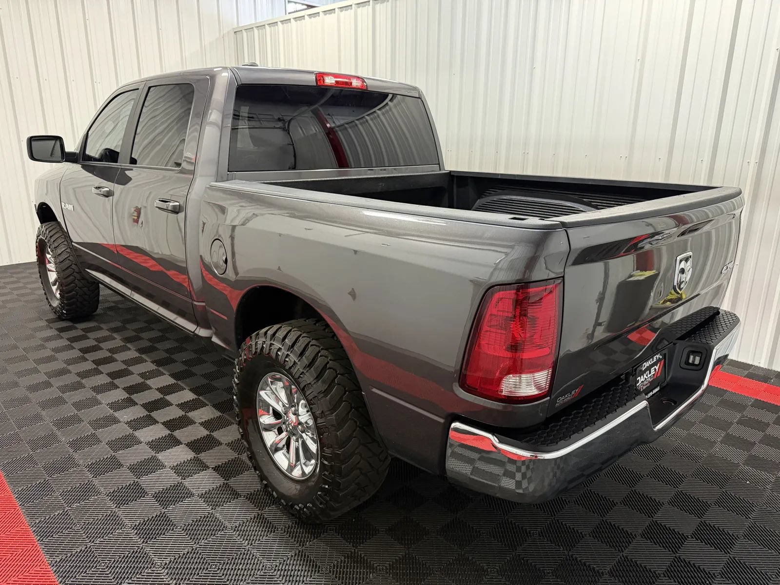 Used 2021 RAM 1500 Classic SLT AWD/4WD image 2