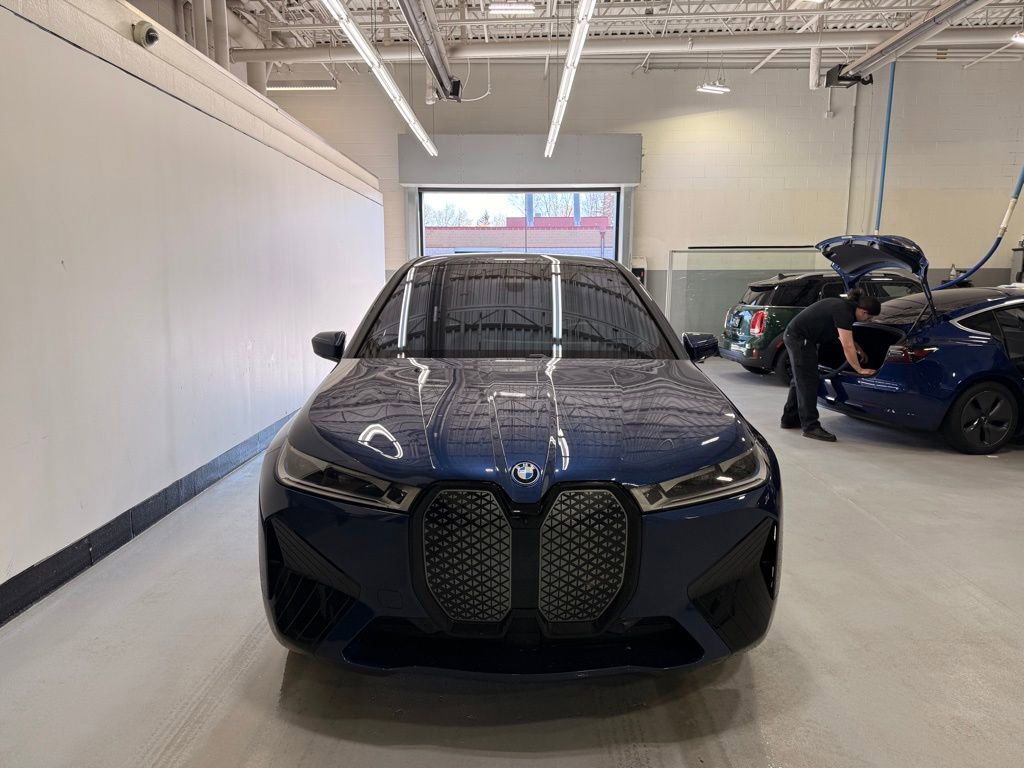 Used 2023 BMW iX xDrive50 w/ Premium Package AWD/4WD image 8