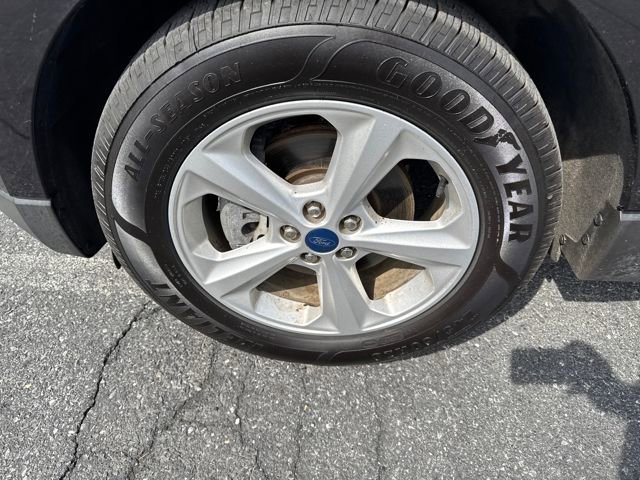 Used 2019 Ford Edge SE image 25