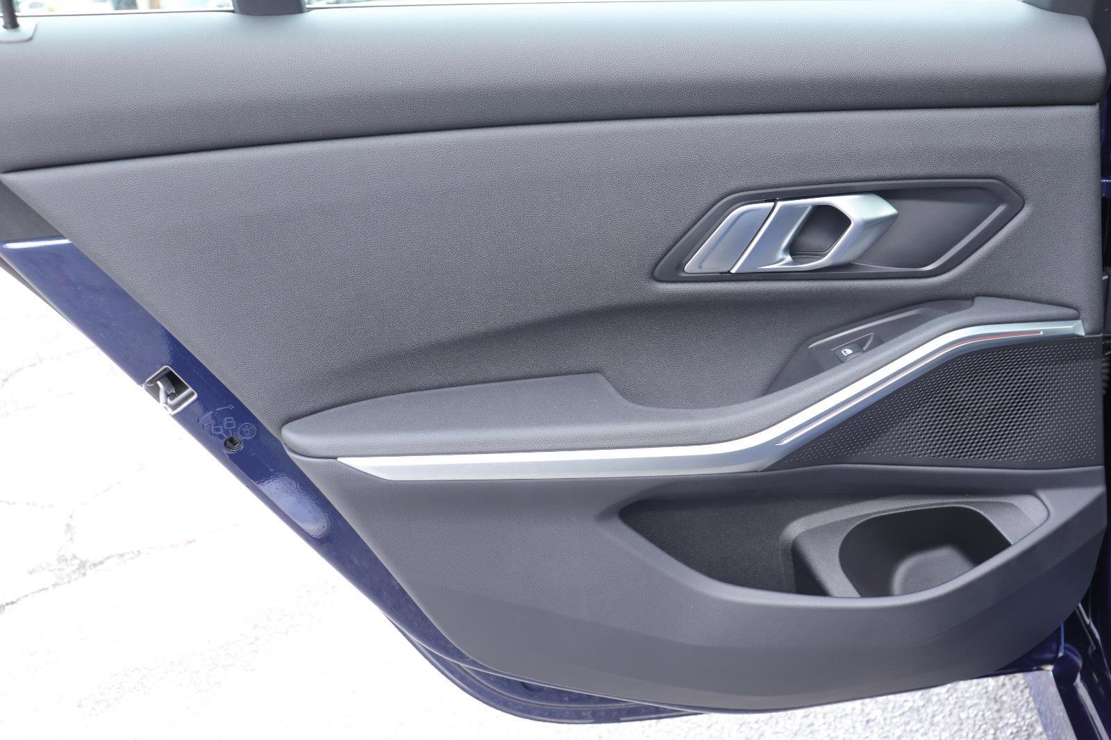 Used 2020 BMW 330i Sedan w/ Premium Package image 12