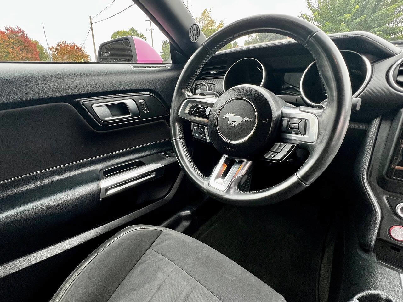 Used 2018 Ford Mustang Coupe image 23