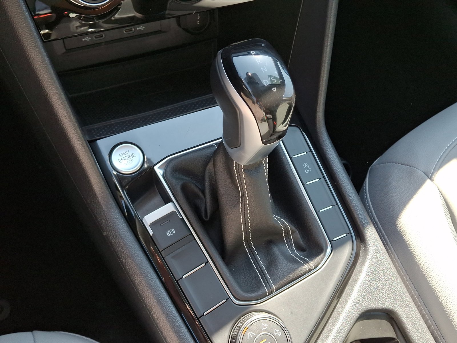 Certified 2024 Volkswagen Taos SE AWD/4WD image 15