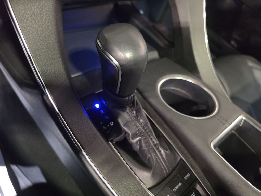 Used 2021 Toyota Avalon XLE w/ Moonroof Package FWD image 21