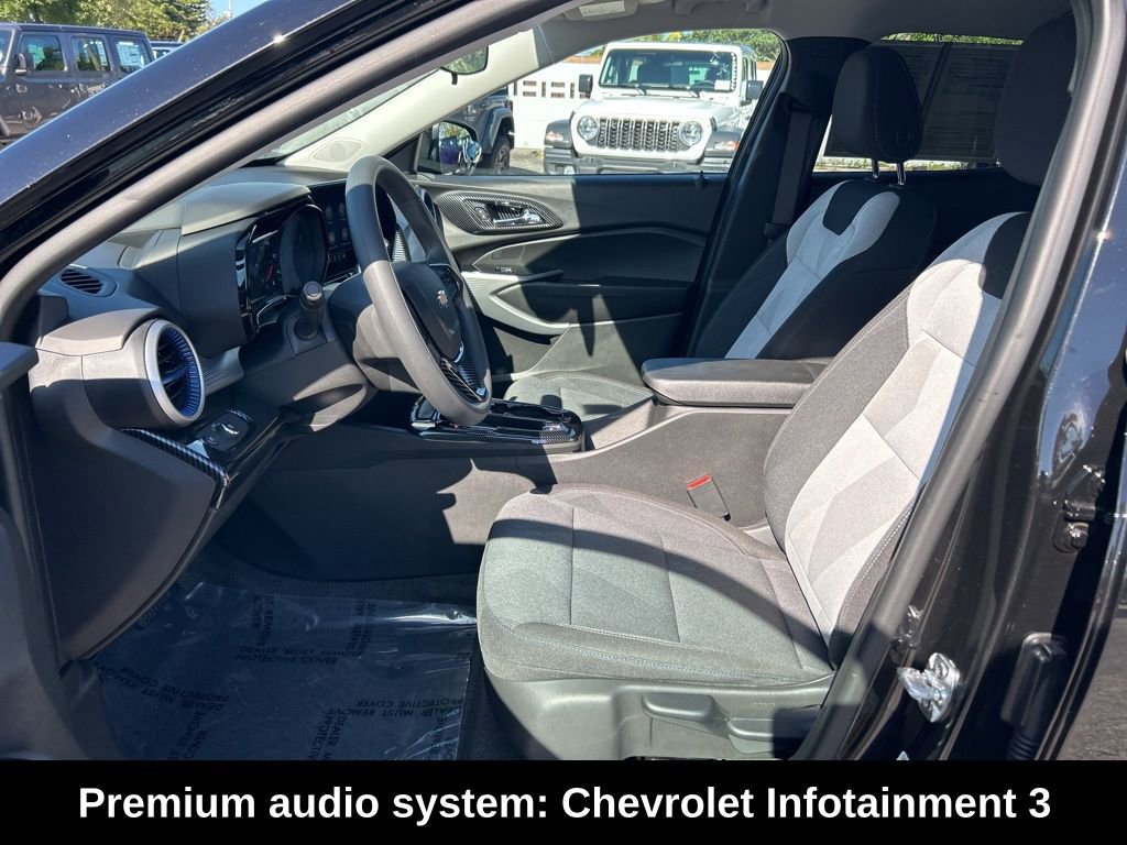 Used 2025 Chevrolet Trax LS w/ LS Convenience Package FWD image 10