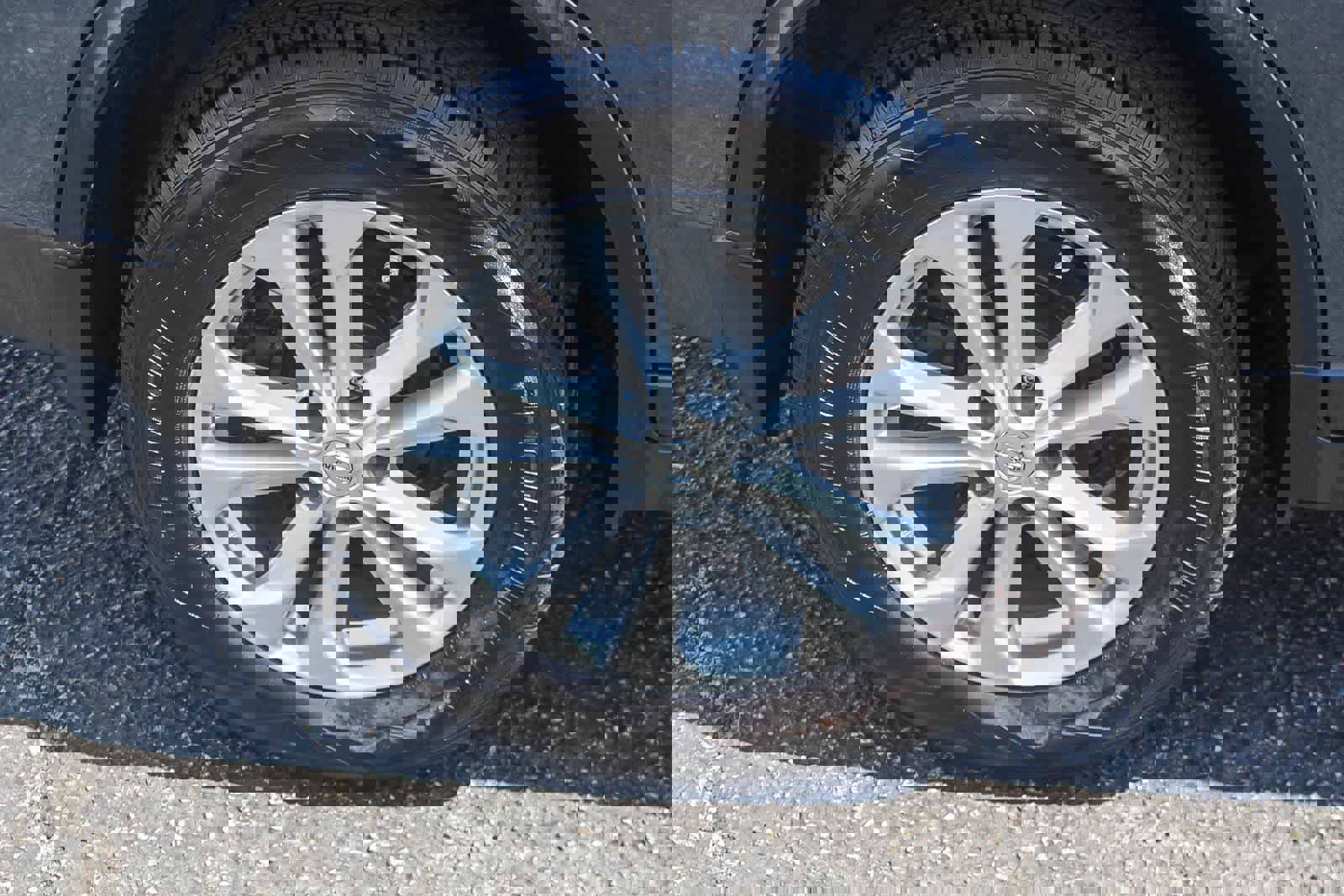 Used 2016 Nissan Rogue SV w/ SV Premium Package image 13