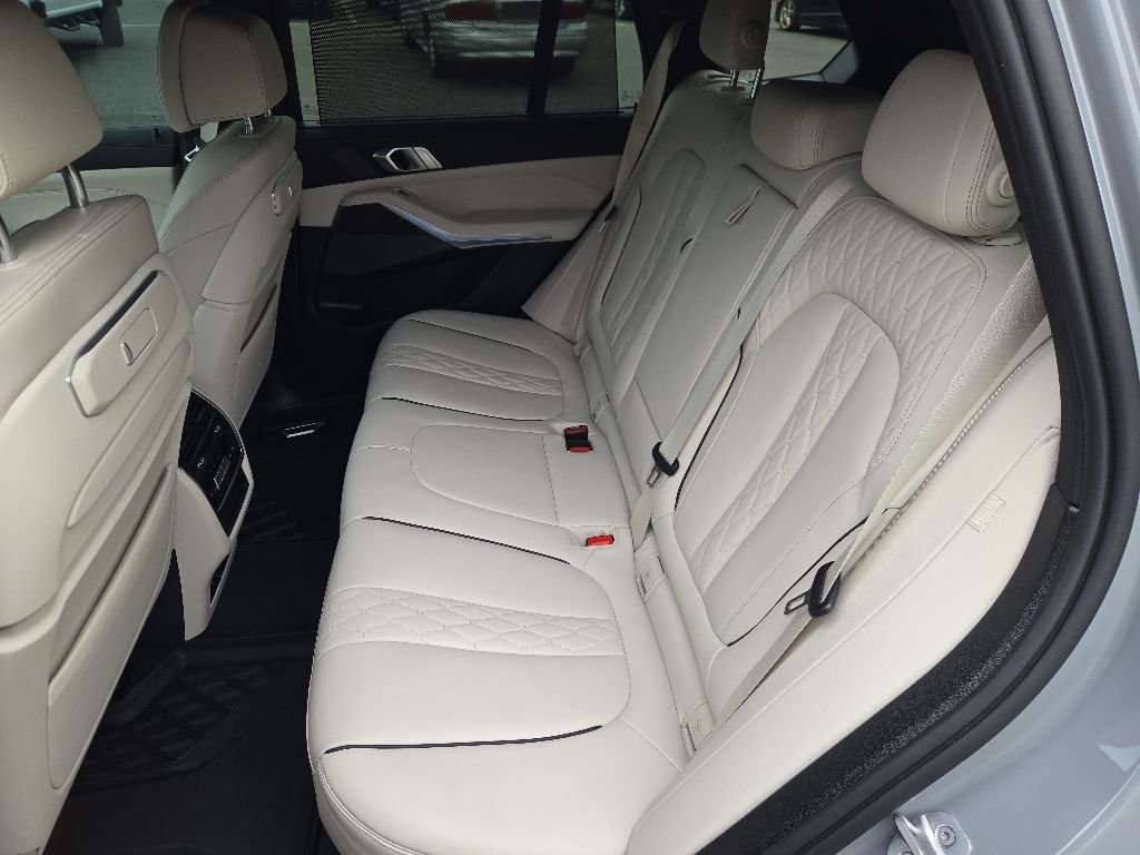 Used 2024 BMW X5 M60i AWD/4WD image 47