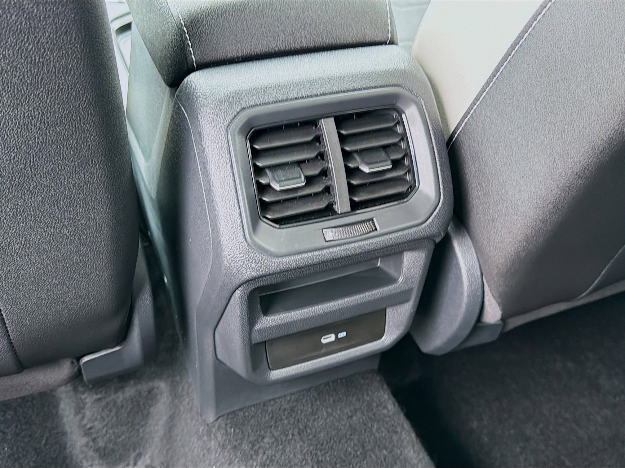 Certified 2025 Volkswagen Taos SE image 22