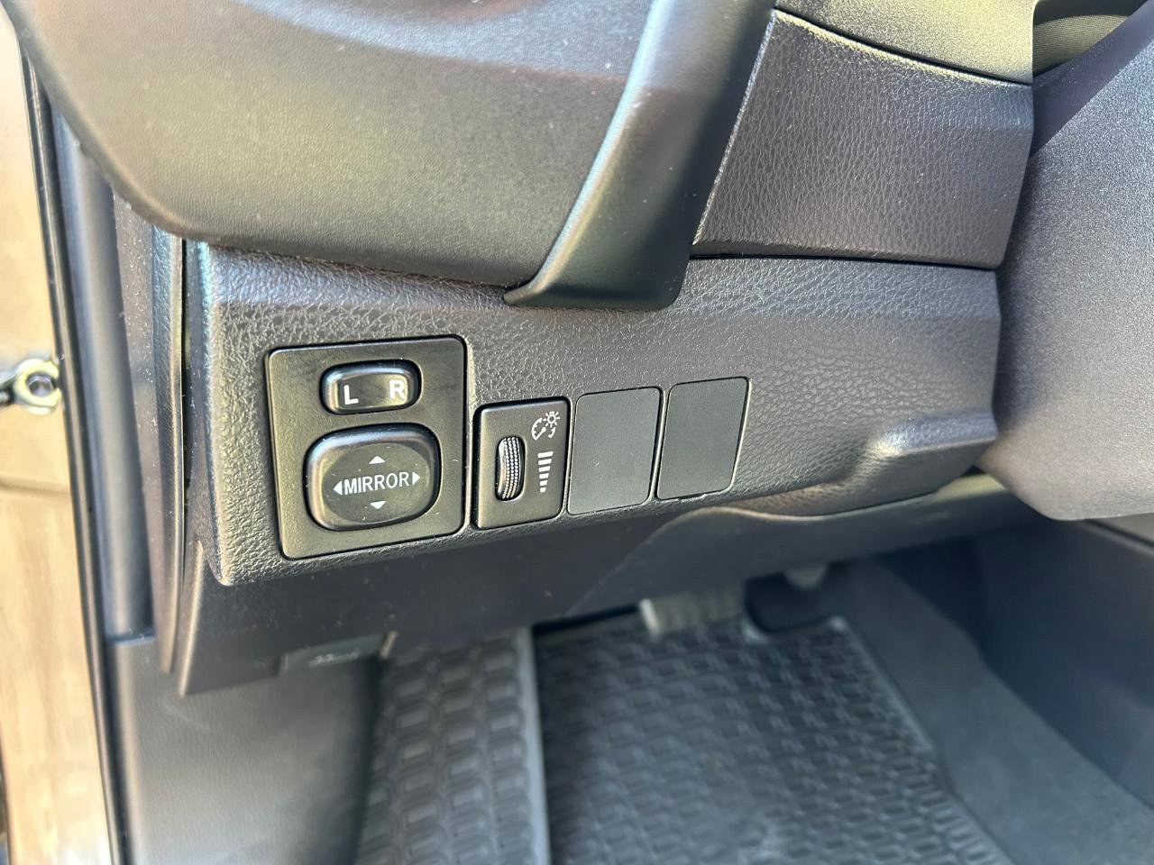 Used 2019 Toyota Corolla XSE image 15