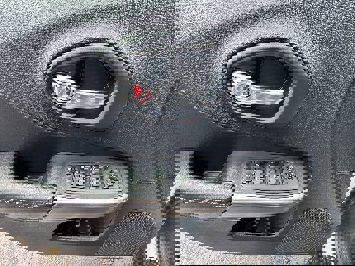 Used 2020 Jeep Cherokee Latitude w/ Cold Weather Group image 25