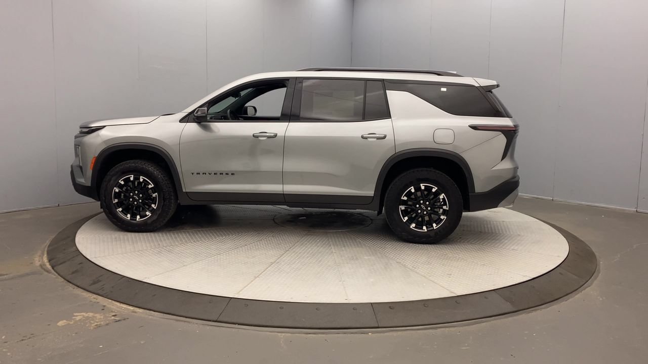 Used 2025 Chevrolet Traverse Z71 w/ Driver Confidence Package AWD/4WD image 2