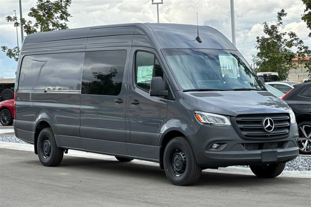 Used 2024 Mercedes-Benz Sprinter 2500 image 7