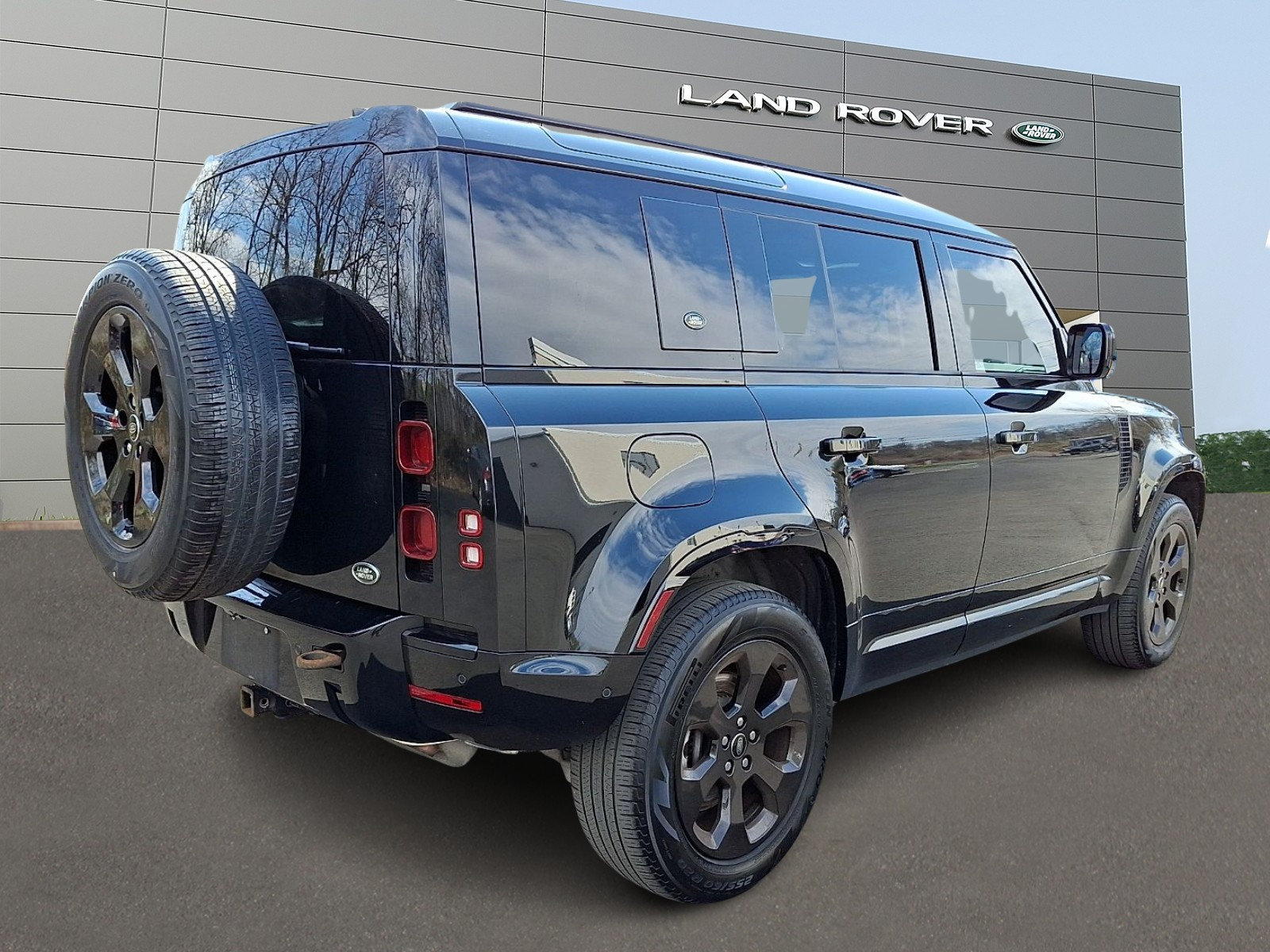 Used 2023 Land Rover Defender 110 X-Dynamic SE AWD/4WD image 2